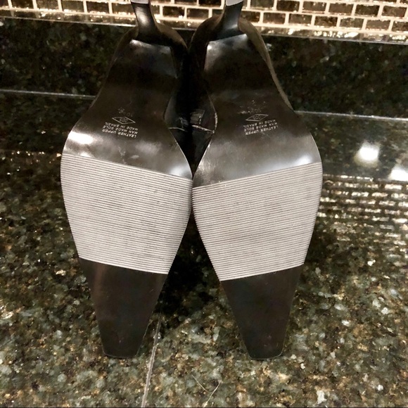 NEW- BEAUTIFUL BLACK LEATHER BOOTS - Size 10 - Picture 4 of 6